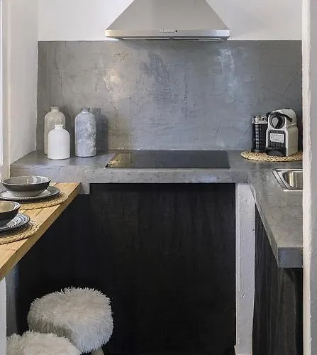 Papikinou Bay * Adámasz