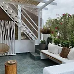 Papikinou Bay * Αδάμας