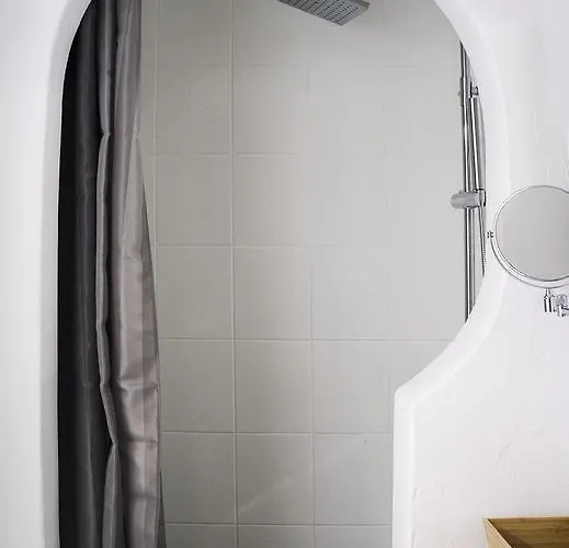 Papikinou Bay * Adamantas (Milos)